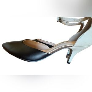 GUC Women’s Apt 9 Black and White Kitten Heels‎ Size 6.5